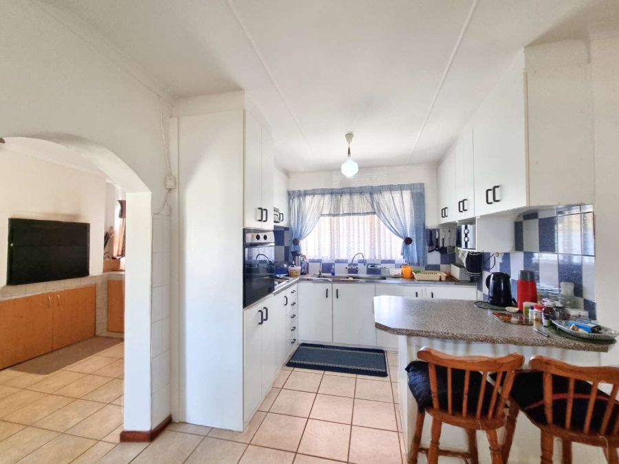 3 Bedroom Property for Sale in Sandbaai Western Cape